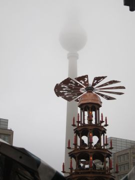 霧のテレビ塔