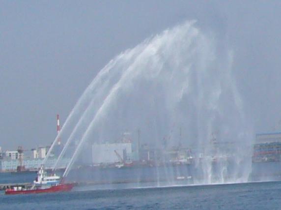 消防放水艇.JPG