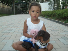 N姫ちゃんに抱っこしてもらってるんだ～