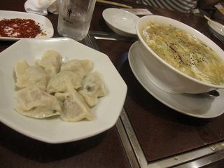 味香苑・餃子と酸辣湯