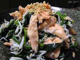 鮭とじゃことほうれん草の和え物