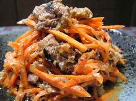 秋刀魚缶とにんじんの中華和え