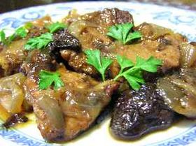 豚肉とプルーンのワイン煮込み