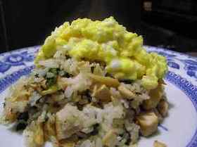 鶏とタケノコとほうれん草のふわふわ炒飯