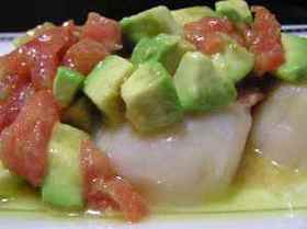 アボカドトマト柚子コショウのホタテマリネ