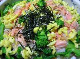 菜の花と鮭と卵のチラシ寿司