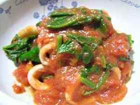 イカとほうれん草のトマト煮