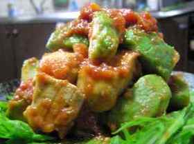 アボカドとマグロのトマトソース