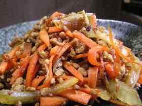 豚ひきとにんじんのカレー炒め