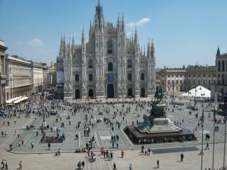Domenica Piazza Duomo.jpg