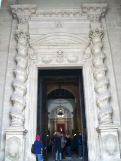 sabato la porta di catedorale.jpg