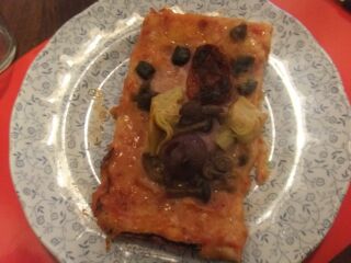 la pizza su piatto.jpg