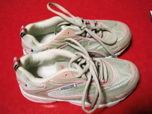 バザーで買ったスニーカー