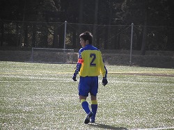 左腕に巻いたキャプテンマークの重さに負けない働きでチームを引っ張れ！阿渡真也！