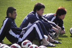 南と中村、持留