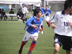 戸高裕人。後ろでアピールするのは阿渡慎也