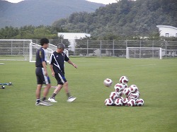 スタッフは積んでは崩し