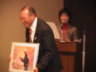 手にしてるのがイラスト