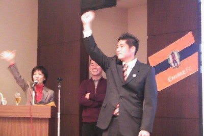 じゃんけんをする敬介