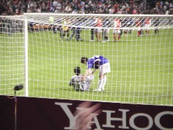 飯倉を慰める天野