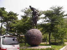 立花兄弟記念像