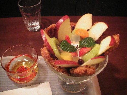 これがうわさのとんかつパフェ