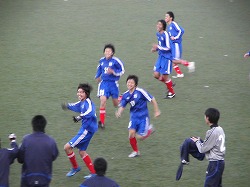 決勝点に喜ぶ日本工学院FM