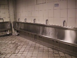 スタジアムのトイレ