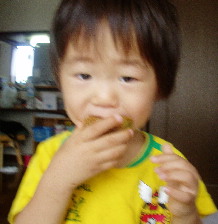 抹茶パンを食べるＲＩＫＵ