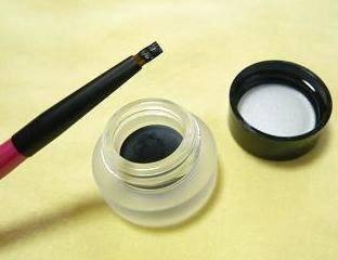 ジェルライナーを含ませて