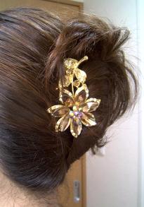 夜会巻きのクリスタルフラワー添え