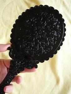 こんな大きさの手鏡です