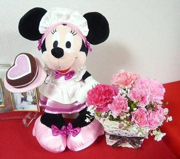 メイドミニーとカーネーション