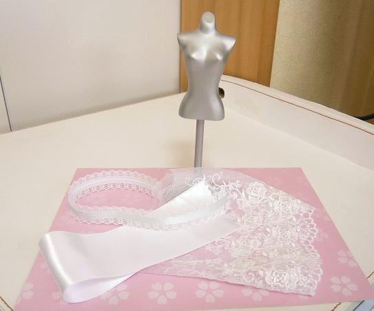 １００円のトルソーと２００円分のレースやリボンで