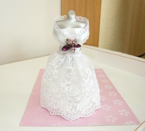 １００円のトルソーと２００円分のレースやリボンで出来た物