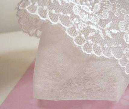 １００円のトルソーと２００円分のレースやリボンで／ドレスの下