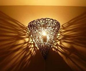 アジアン　ラタン　ブラケットランプ／正面下（点灯）