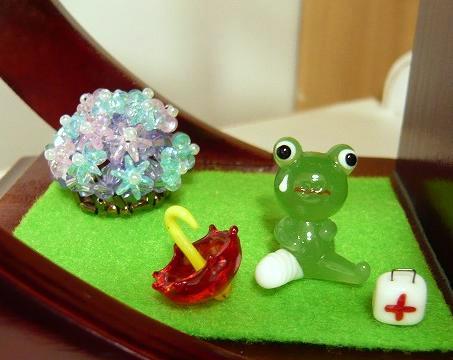 ２０１０年梅雨／ＰＣ横（骨折カエル）