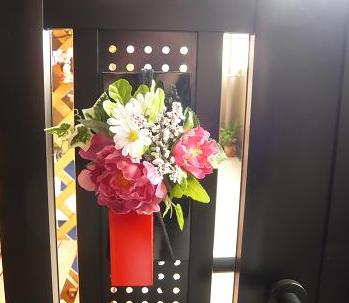 門扉の飾り（牡丹）