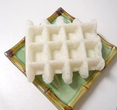 ワッフルプレートで（スライスタイプのお餅で）モッフル