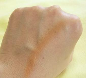 青い部分だけにオレンジをほんの少しのせて