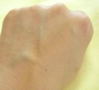 粉やパウダーファンデを押さえて出来上がり♪