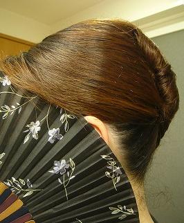 スティック１本とプチクリ１個、Ｕピン１本で葬儀用ヘアアレンジ