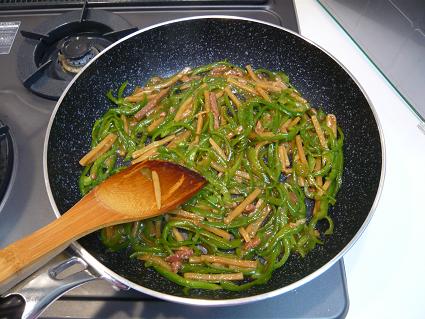 んで、青椒肉絲に