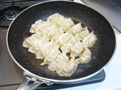 油なしで餃子が焼けました♪