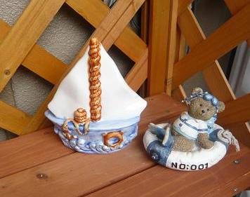 ラティス／１００均の置物（ヨット＆クマさんボート）