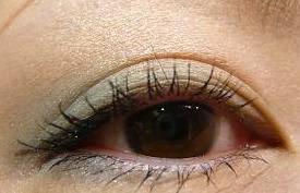 ラディアントシャドウ 405をつけた目