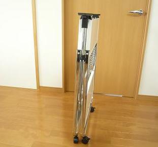 折りたたんだままでも自立しますが・・