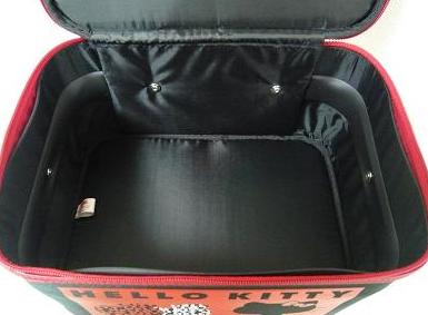 ポケットや仕切り板は無し