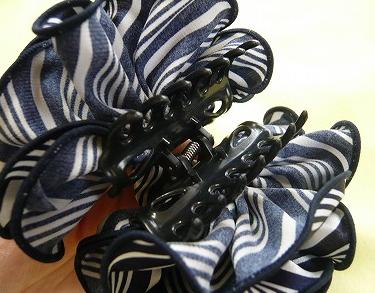 【クリップ】ストライプサテン／クリップの開き（正面）